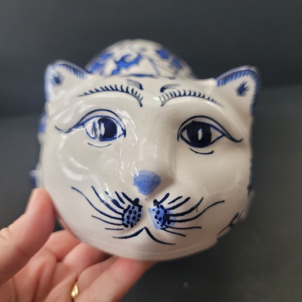 Cobalt Blue & White Chinoiserie Porcelain Cat Floral Chintz Design 10x5x5" Vtg - Picture 7 of 12